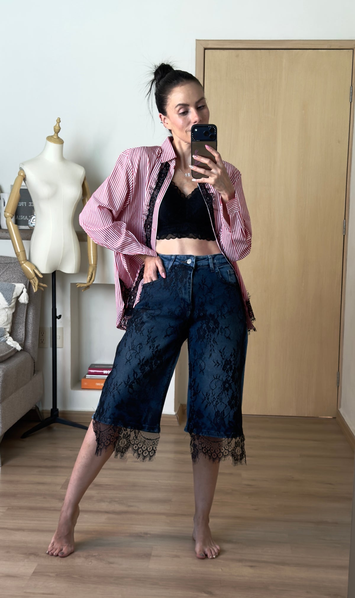 Short para mujer mezclilla de encaje Lace color azul mezclilla | Bellania