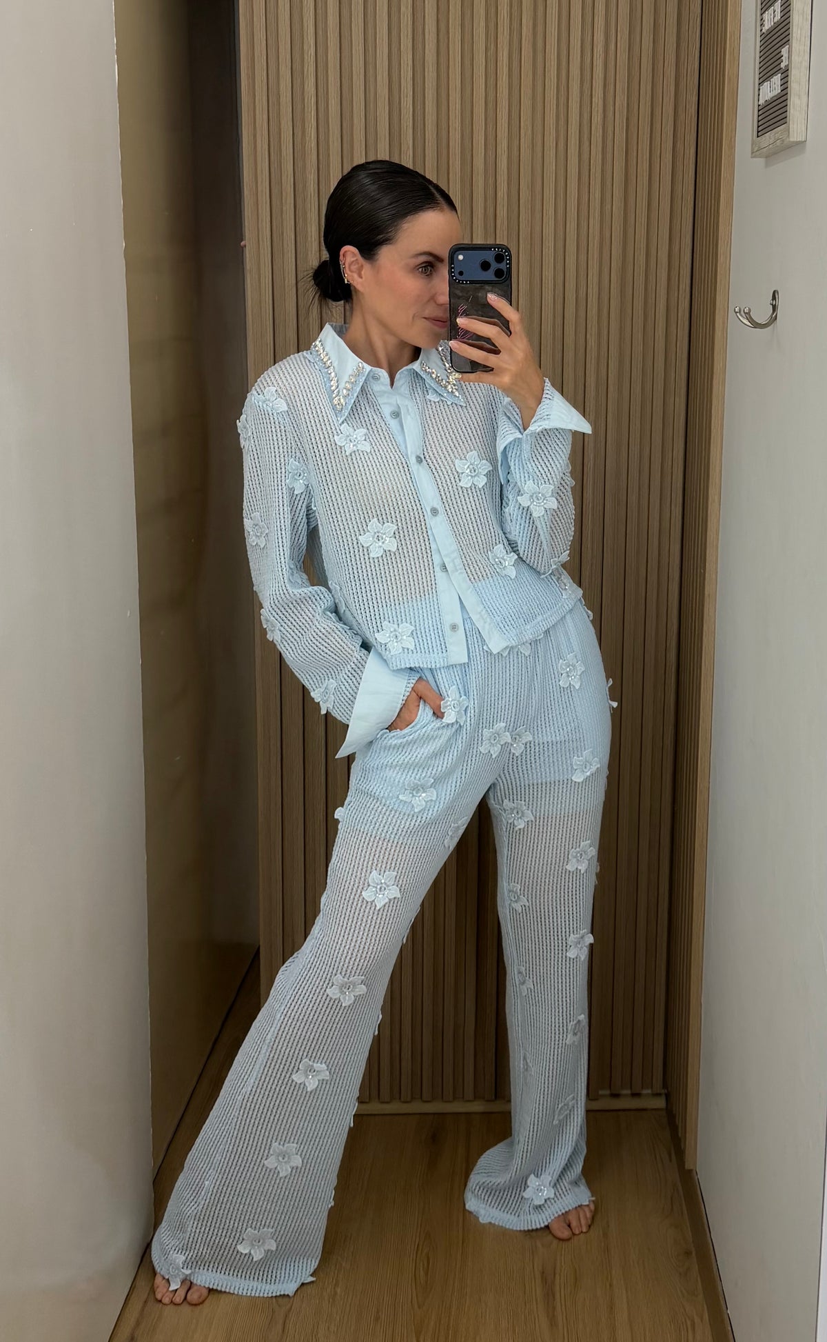 Conjunto para mujer de dos piezas estampado floral con pedrería Claro color azul claro | Bellania