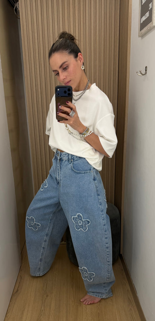 Pantalón Denim Balloon con Flores Bordadas