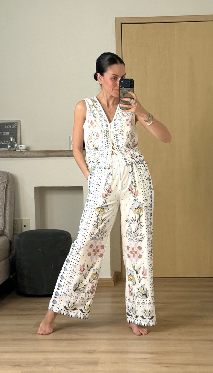 Conjunto para mujer de pantalón y chaleco estampado floral | Bellania