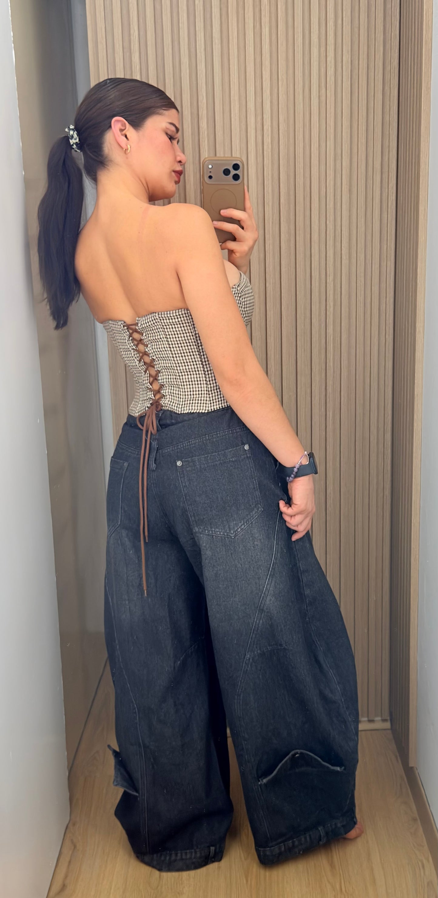 Conjunto Negro con Pantalón Asimétrico y Top Corset