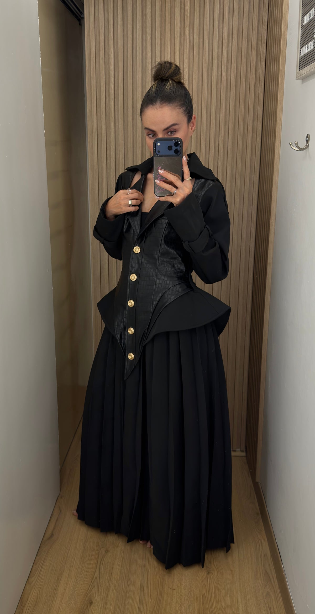 BLACK DRESS STUNNING