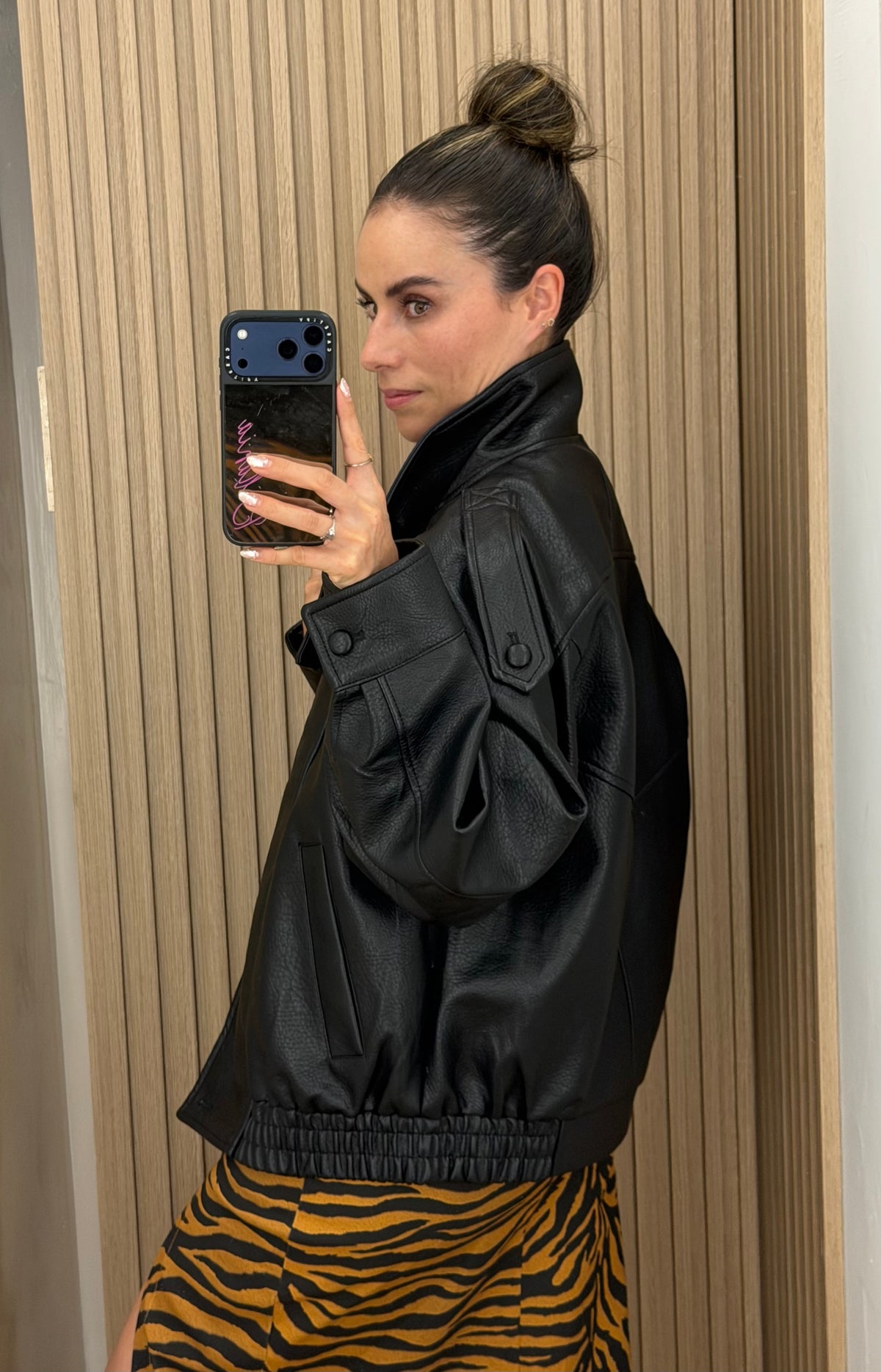 CHILL BLACK JACKET