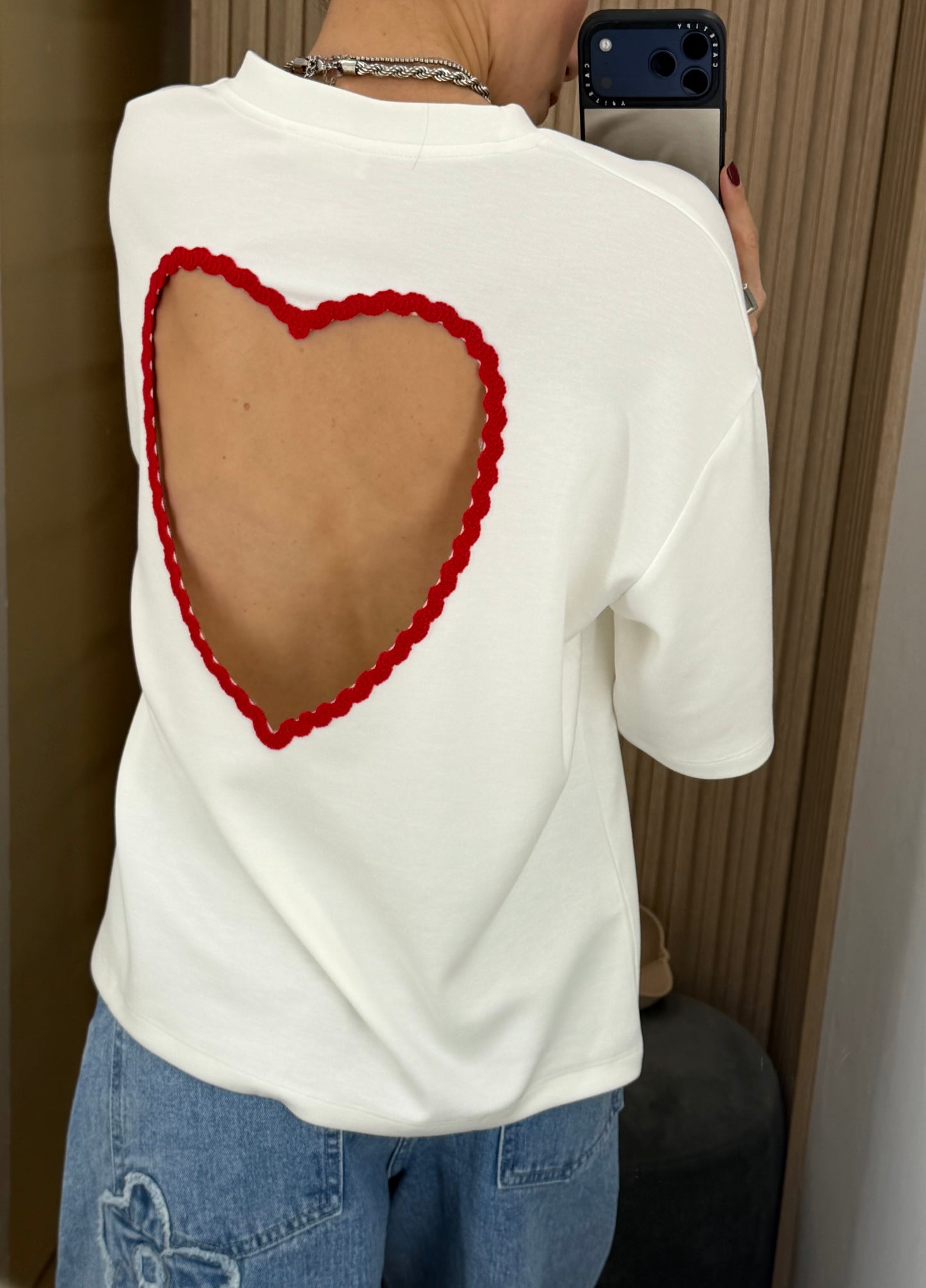 Blusa Blanca con Escote de Corazón en Espalda