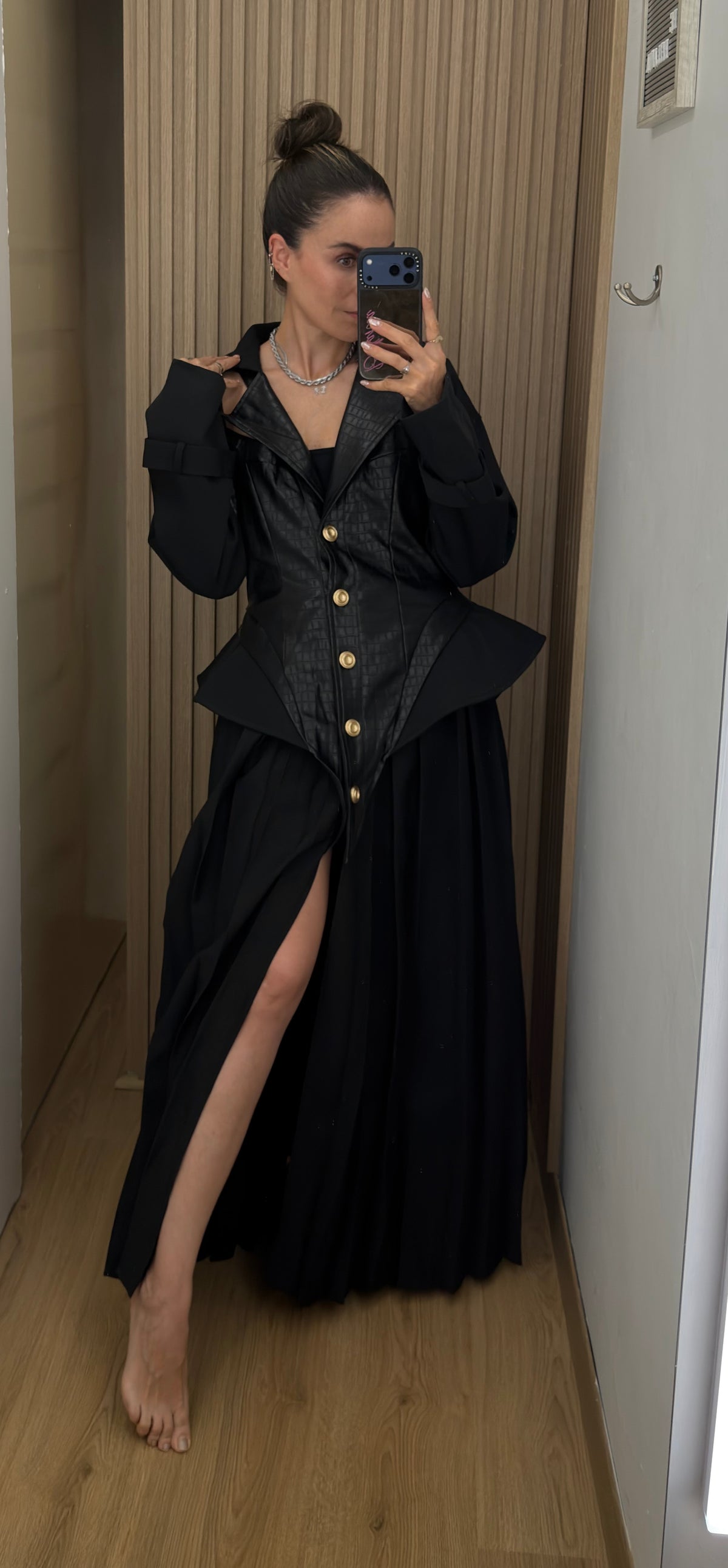 BLACK DRESS STUNNING
