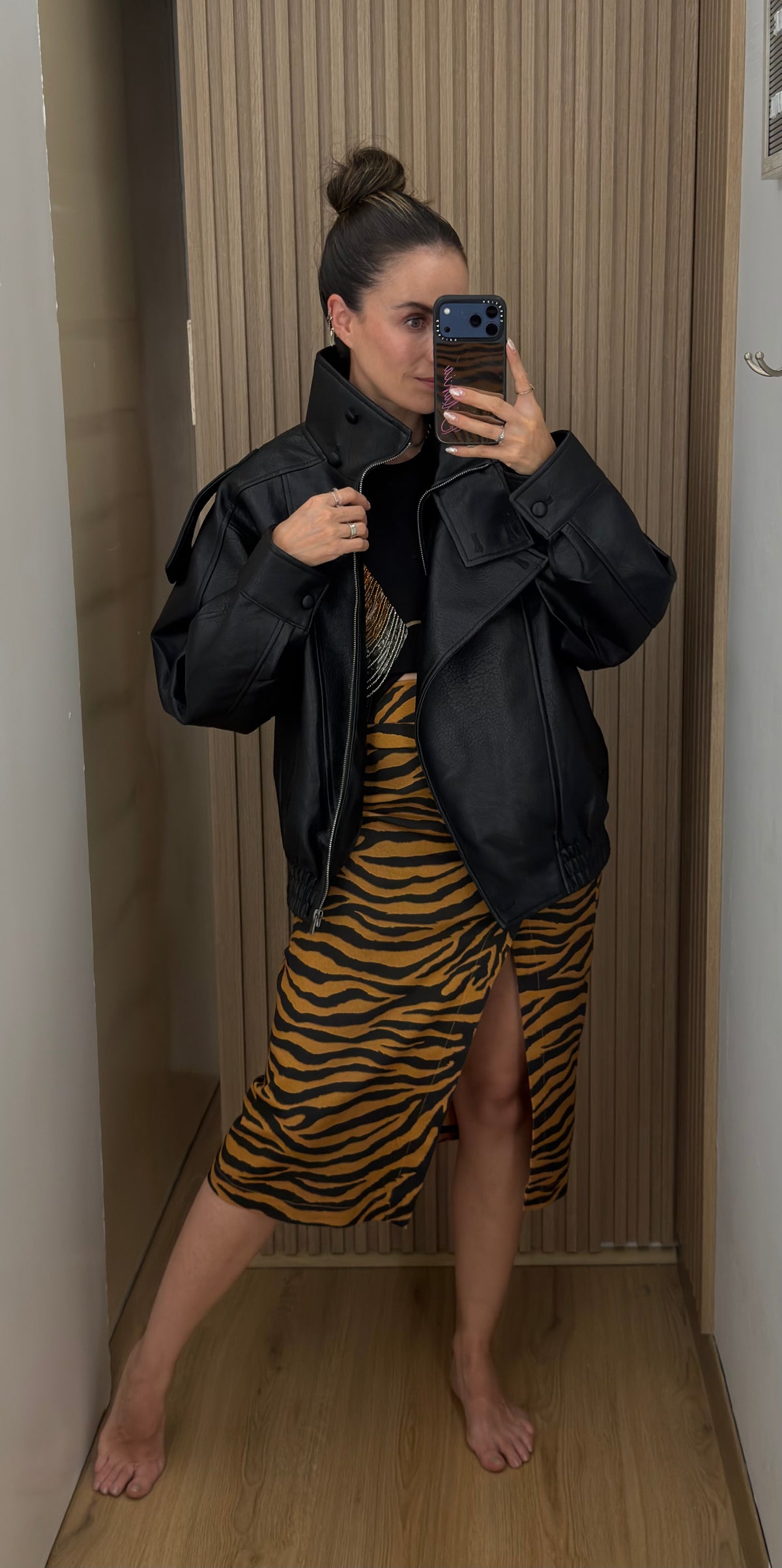 CHILL BLACK JACKET