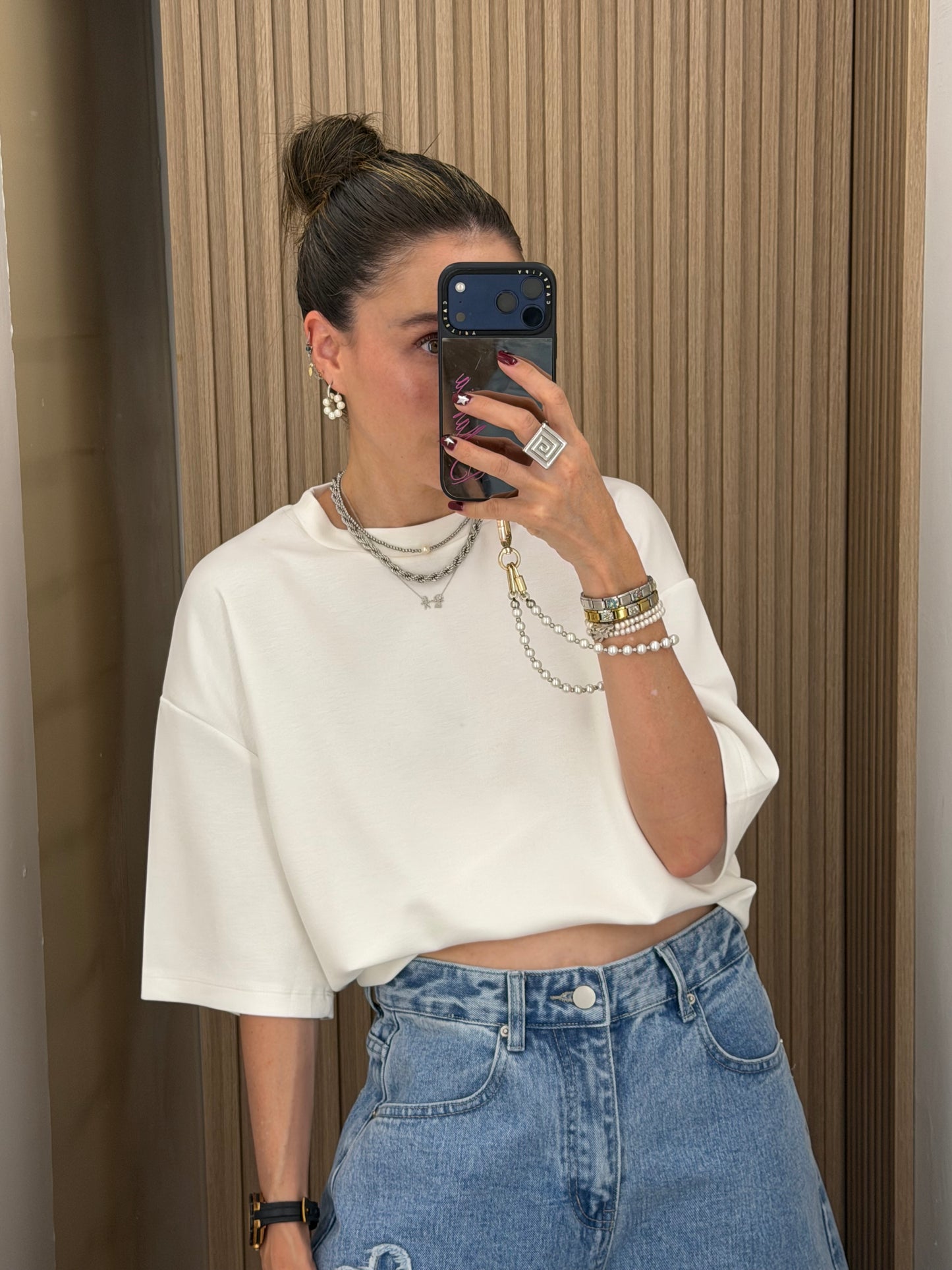 Blusa Blanca con Escote de Corazón en Espalda