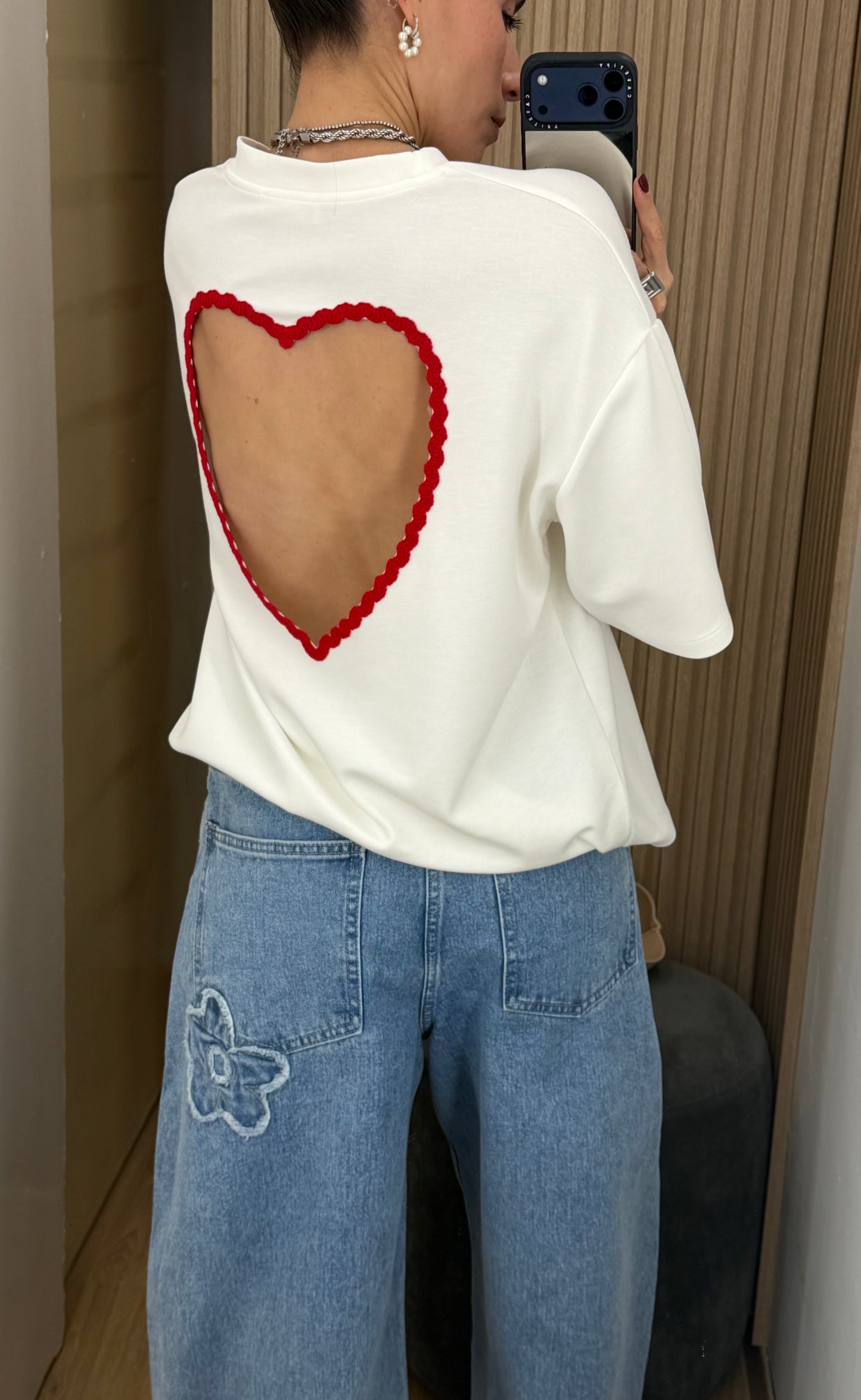 Blusa Blanca con Escote de Corazón en Espalda