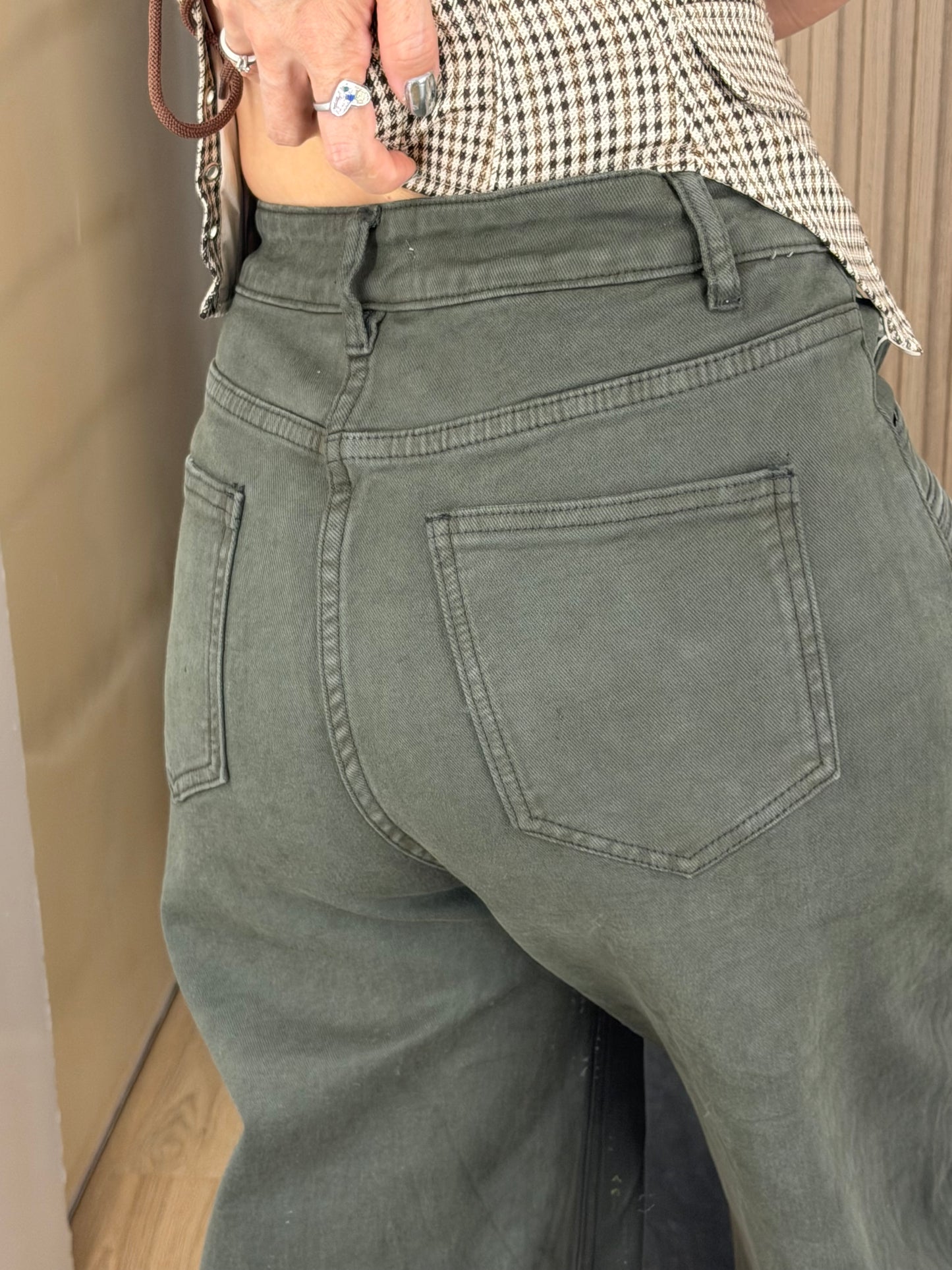 Pantalón Verde Militar con Botones