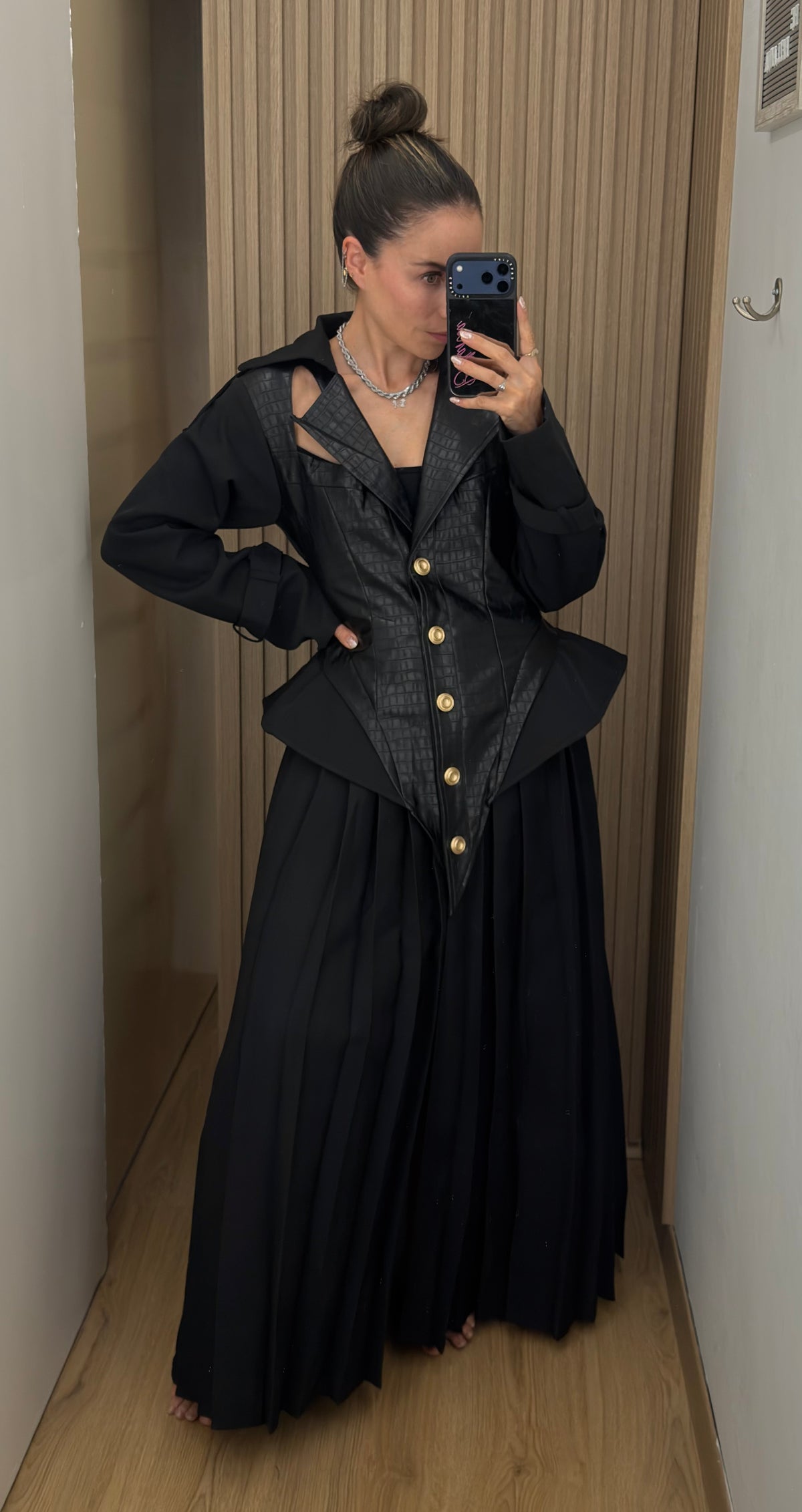 BLACK DRESS STUNNING