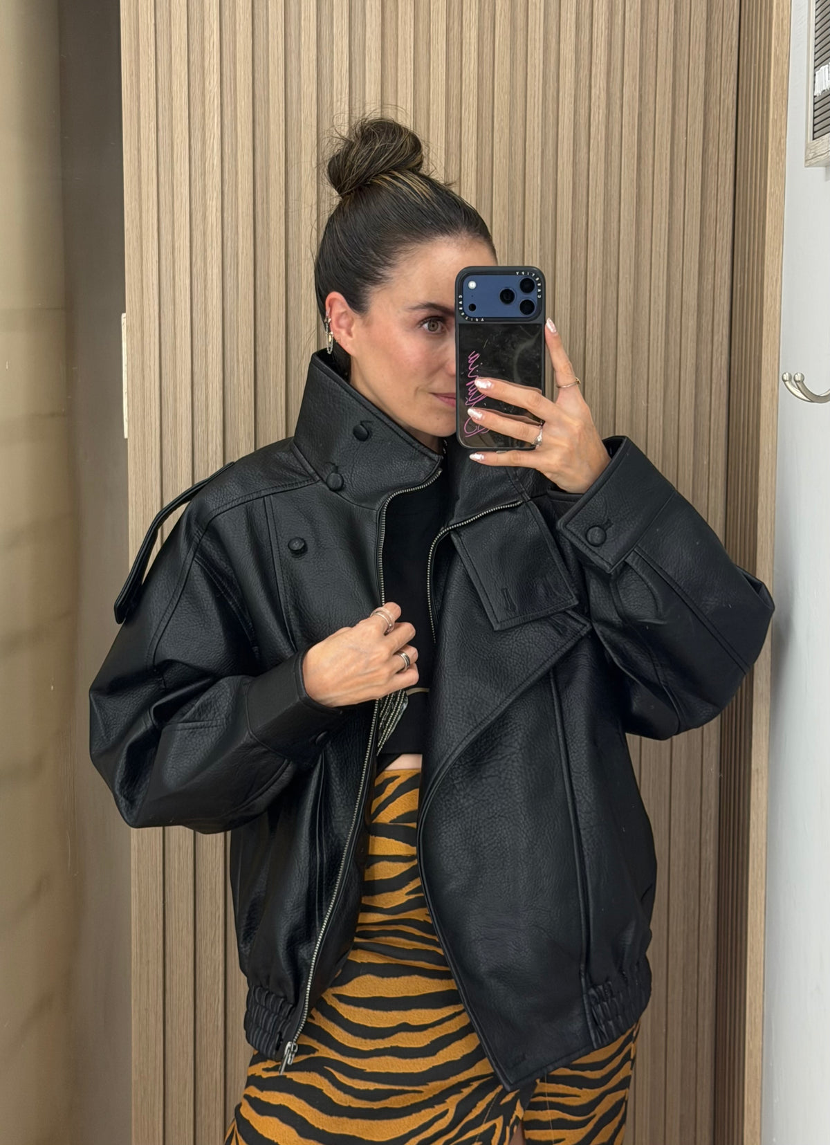 CHILL BLACK JACKET