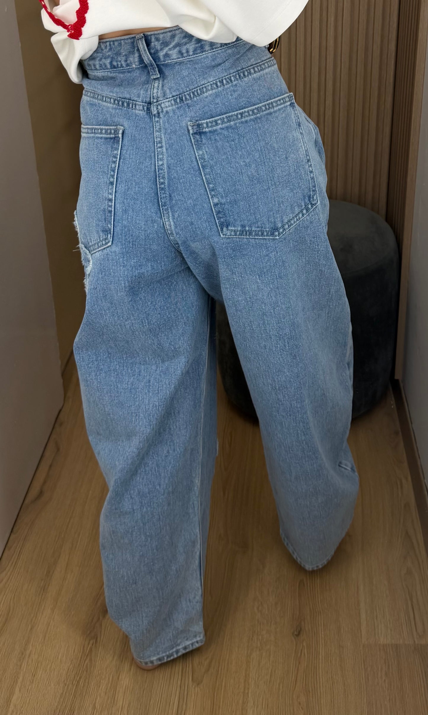 Pantalón Denim Balloon con Flores Bordadas