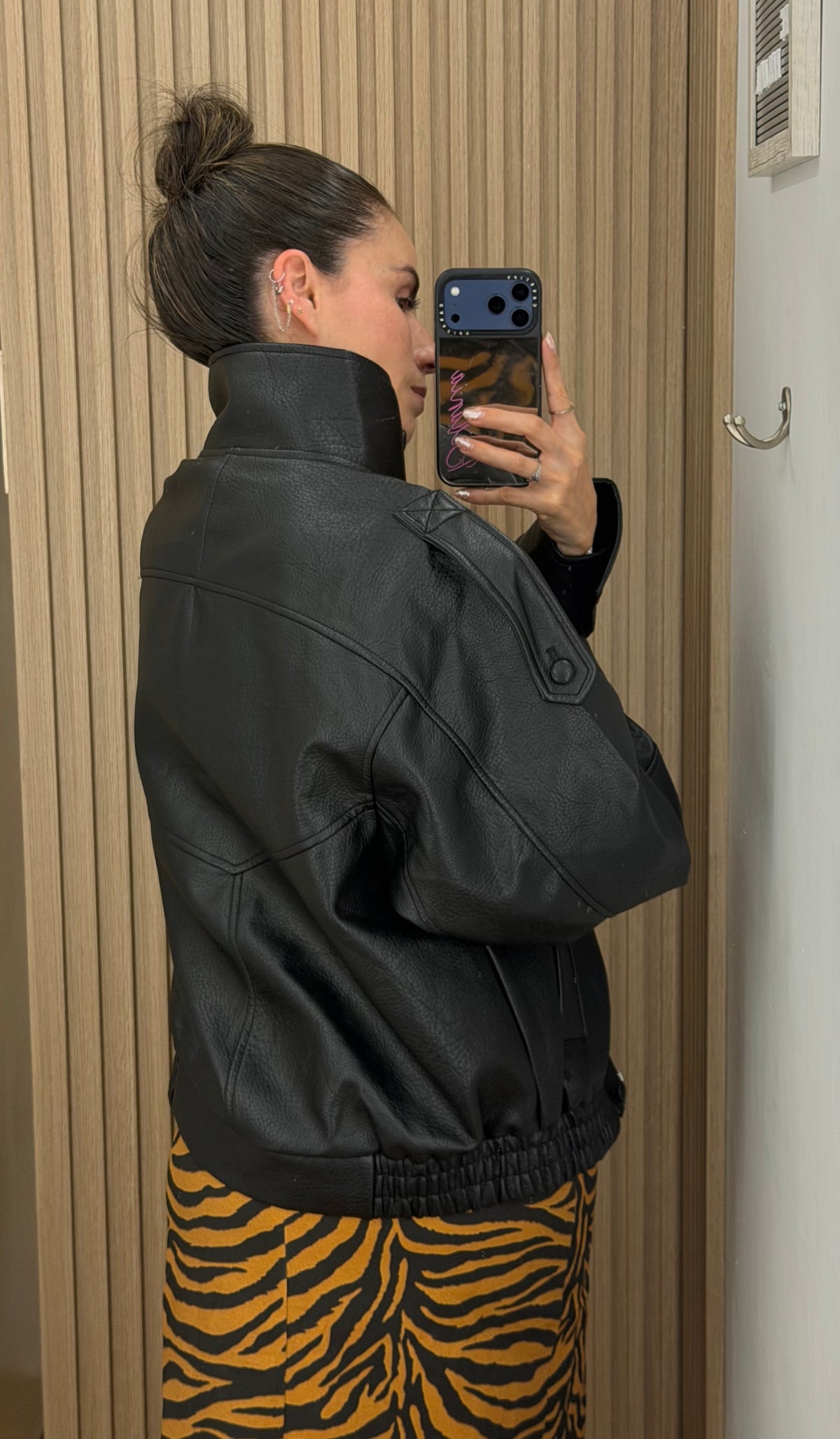 CHILL BLACK JACKET