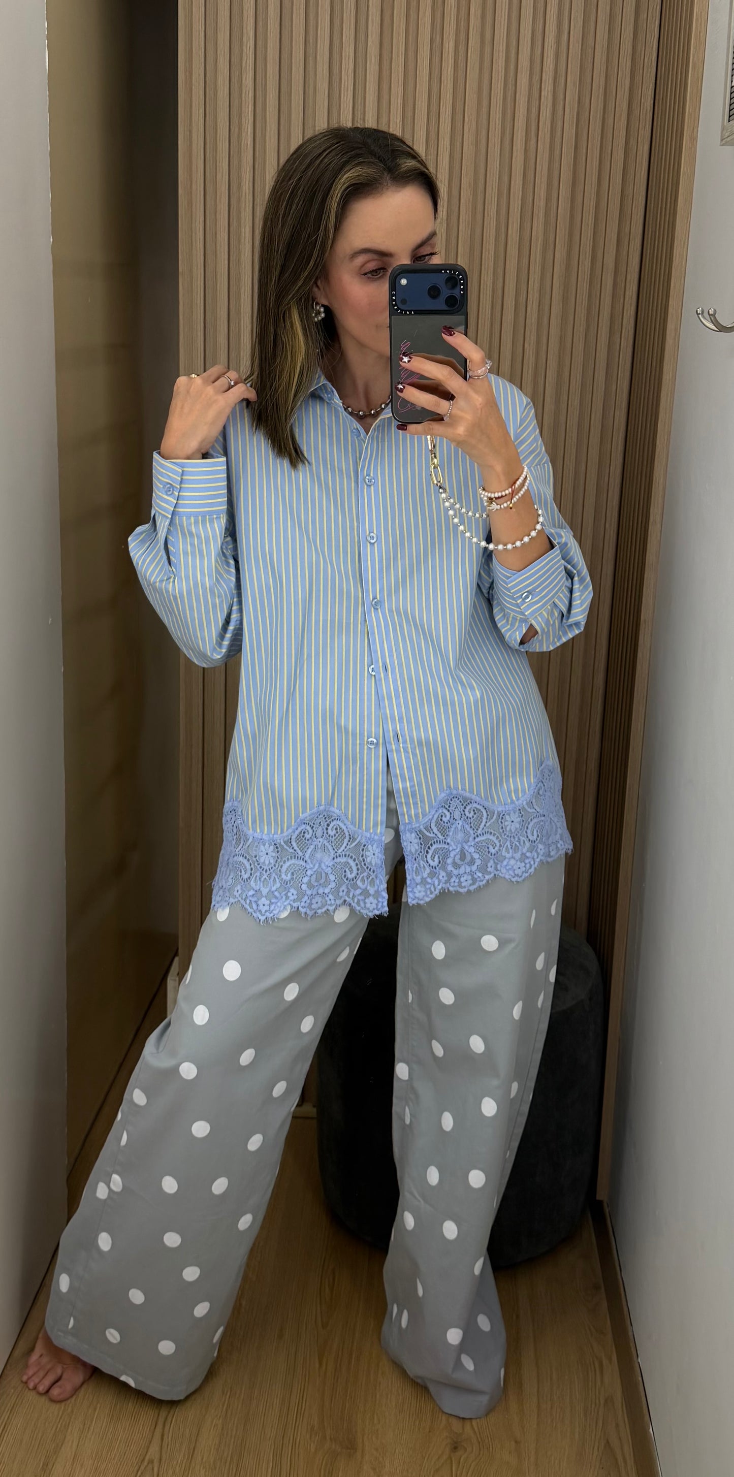 Camisa Azul de Rayas con Encaje