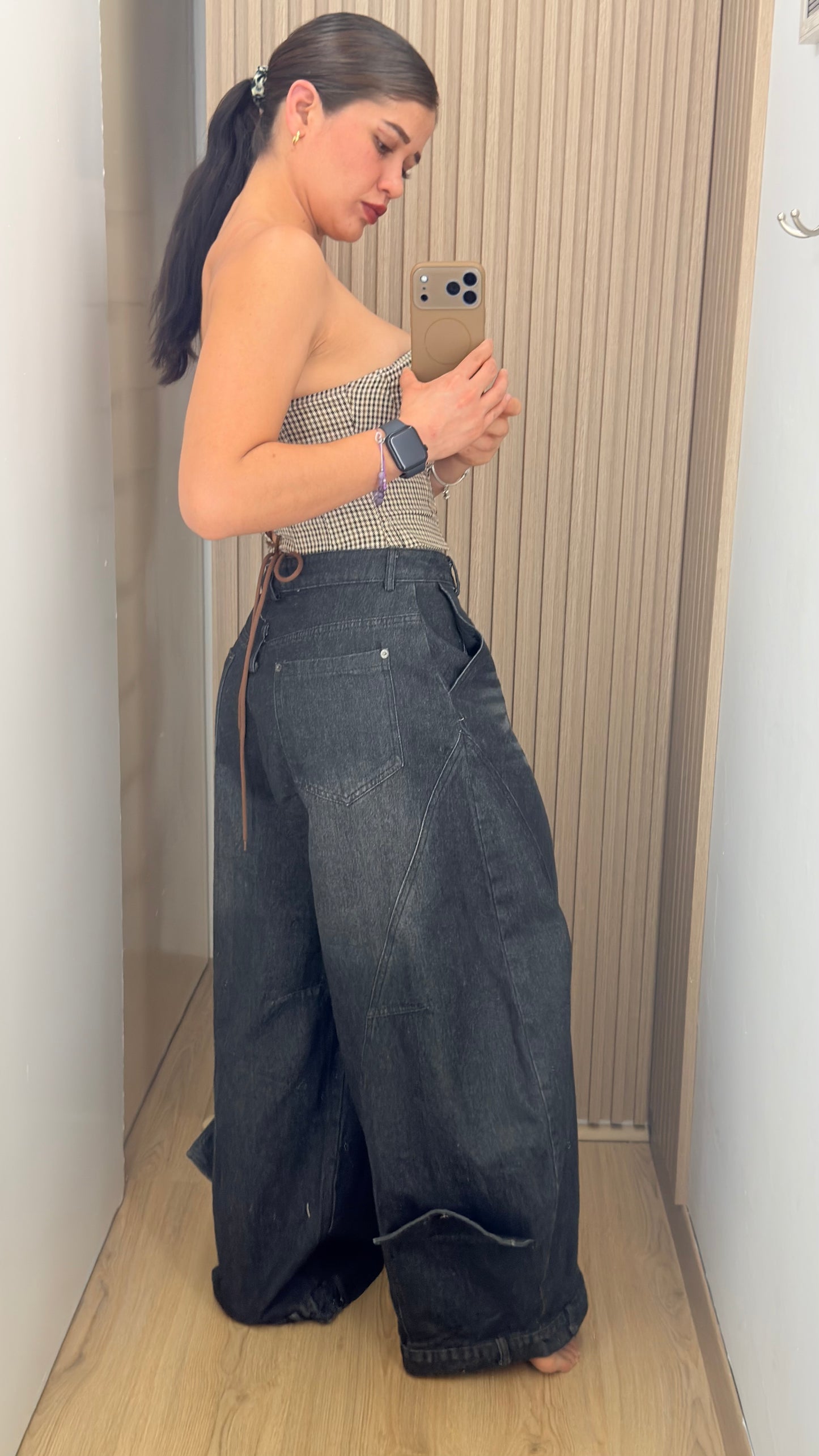 Conjunto Negro con Pantalón Asimétrico y Top Corset