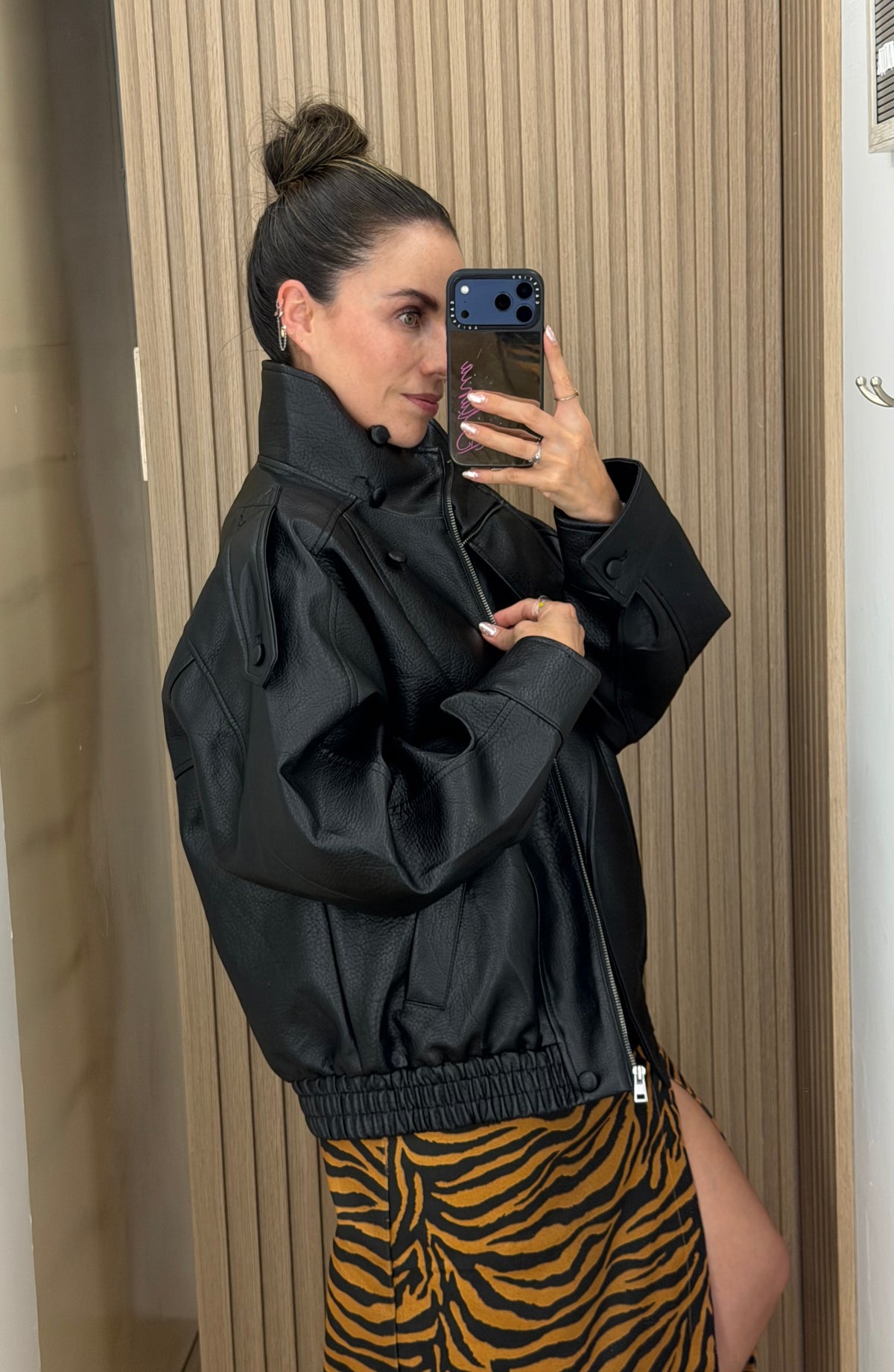 CHILL BLACK JACKET