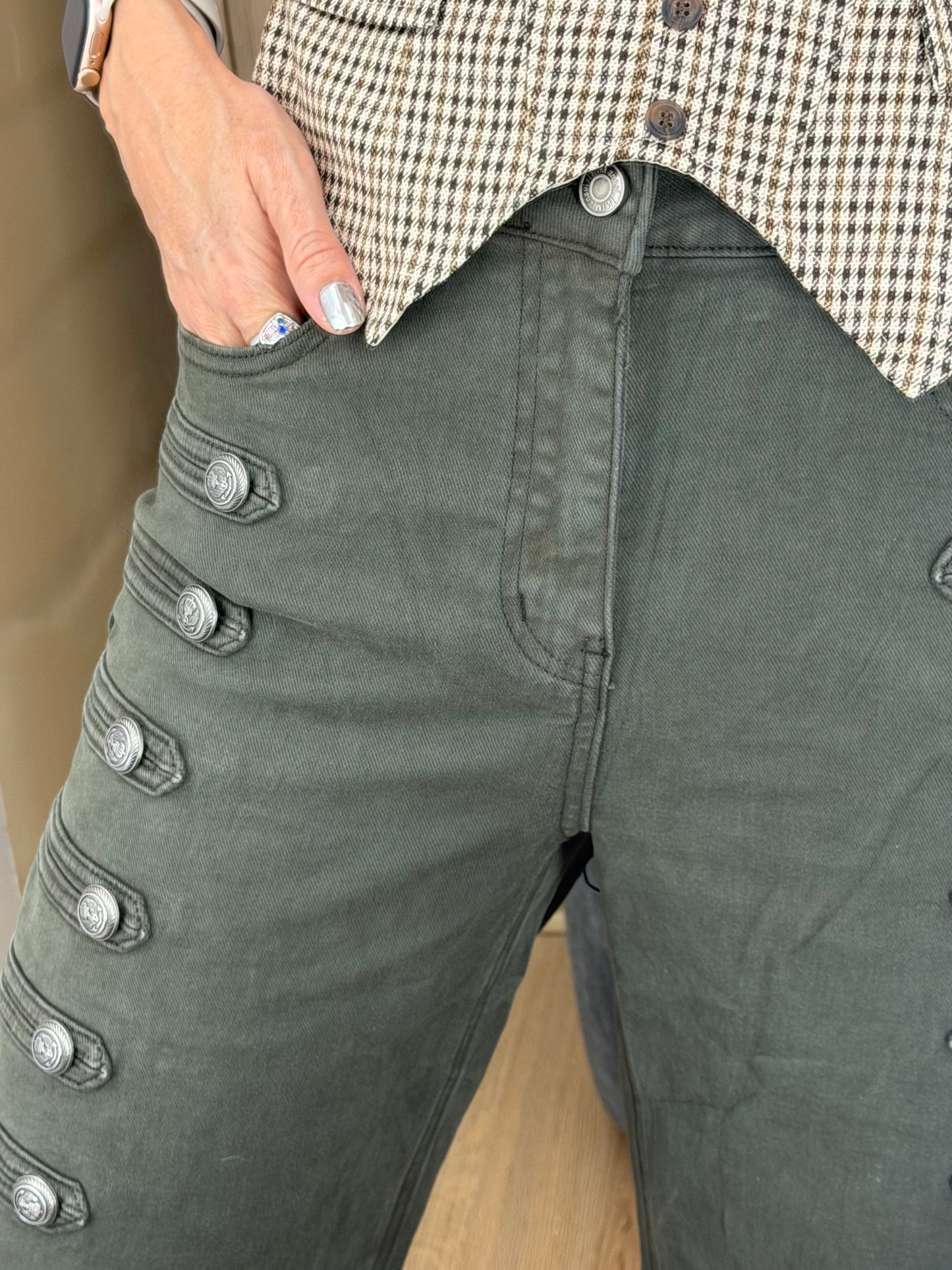 Pantalón Verde Militar con Botones