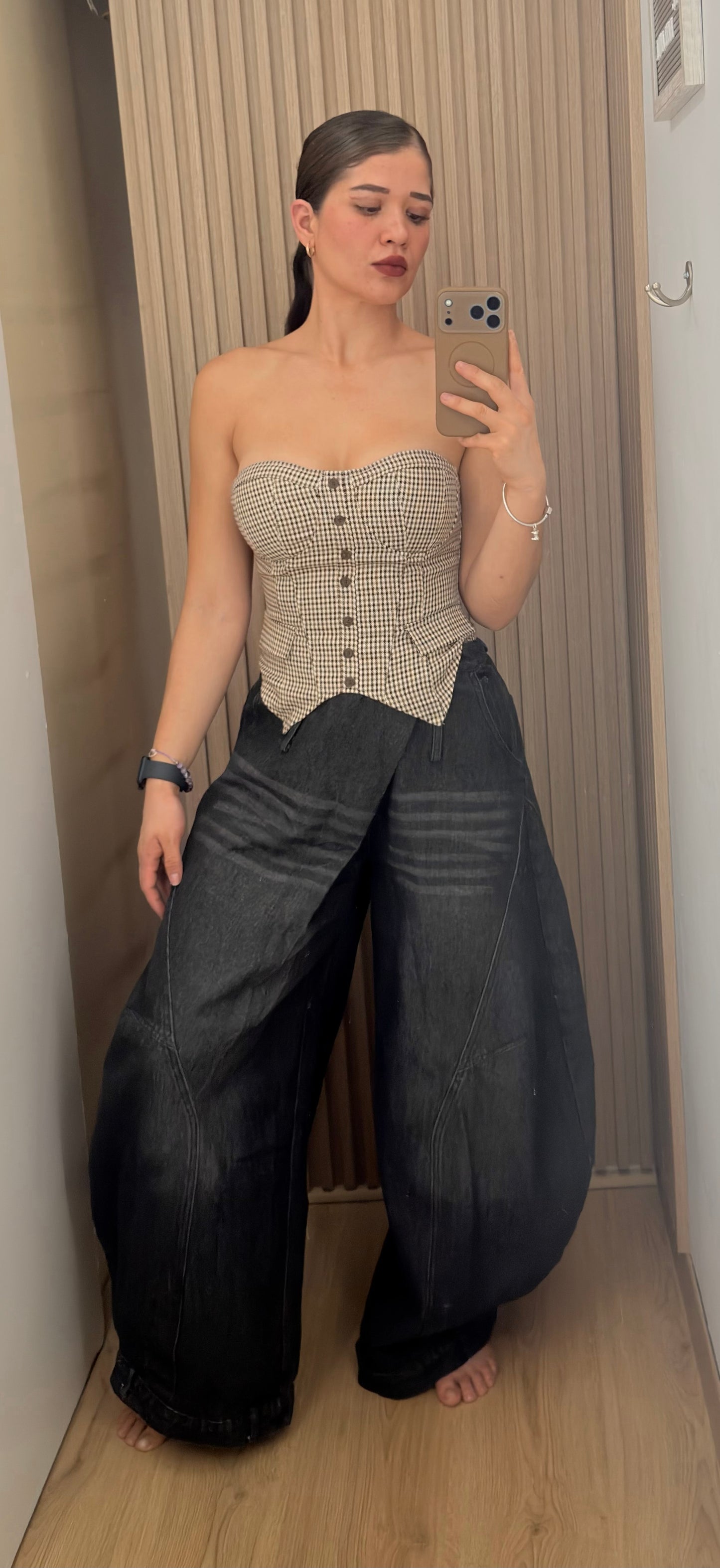 Conjunto Negro con Pantalón Asimétrico y Top Corset