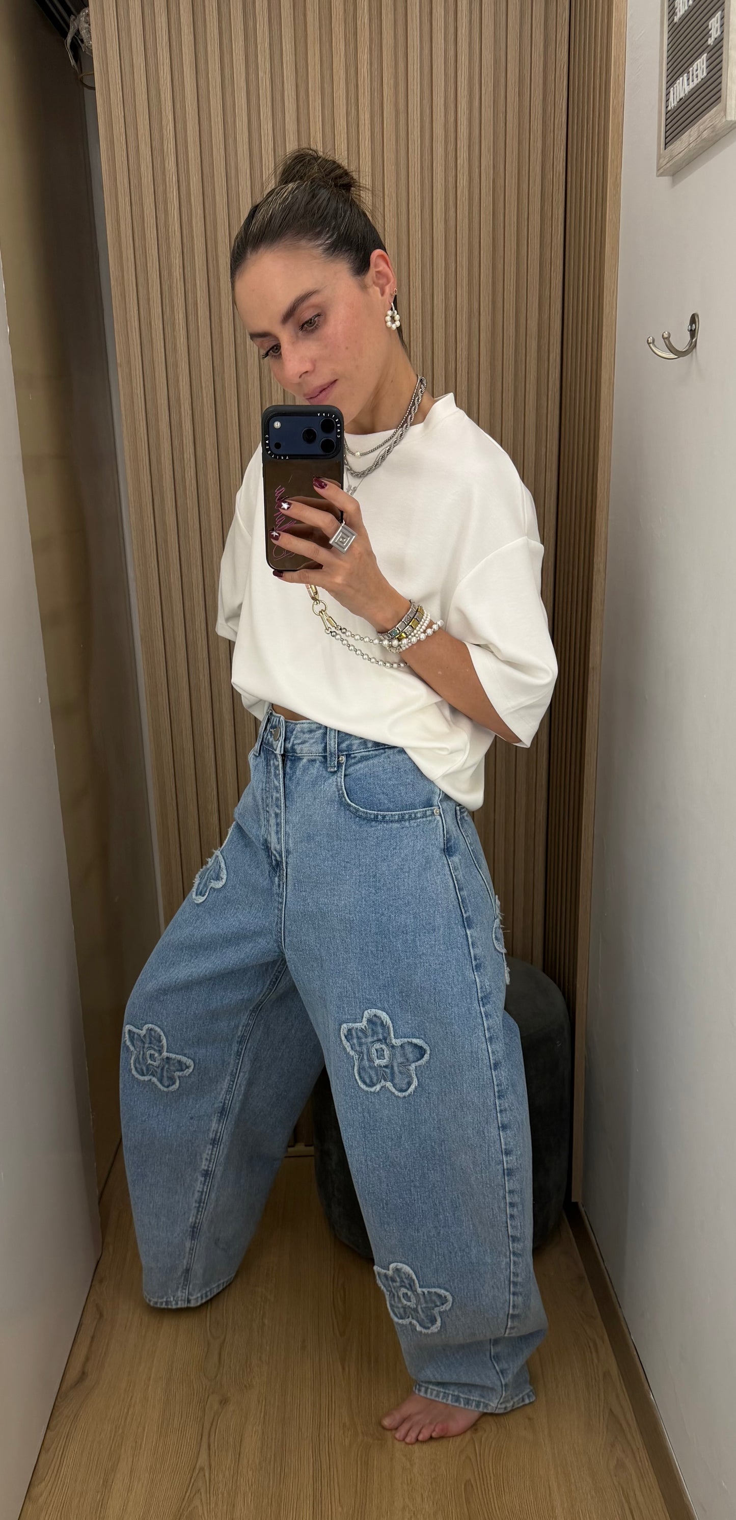 Pantalón Denim Balloon con Flores Bordadas