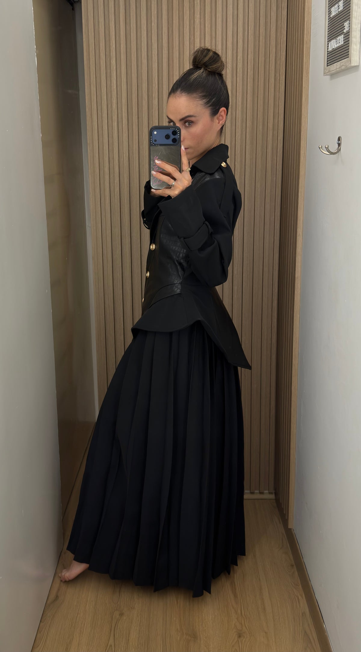 BLACK DRESS STUNNING