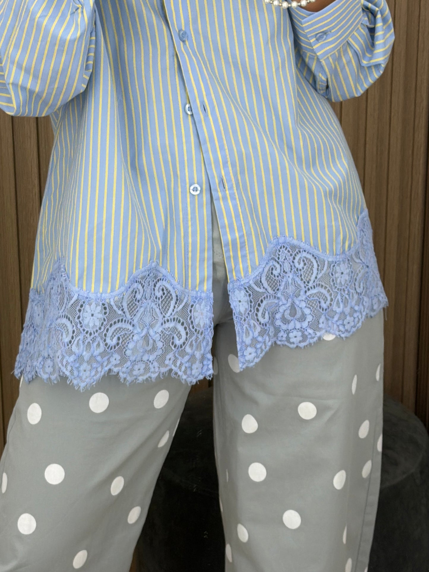 Camisa Azul de Rayas con Encaje