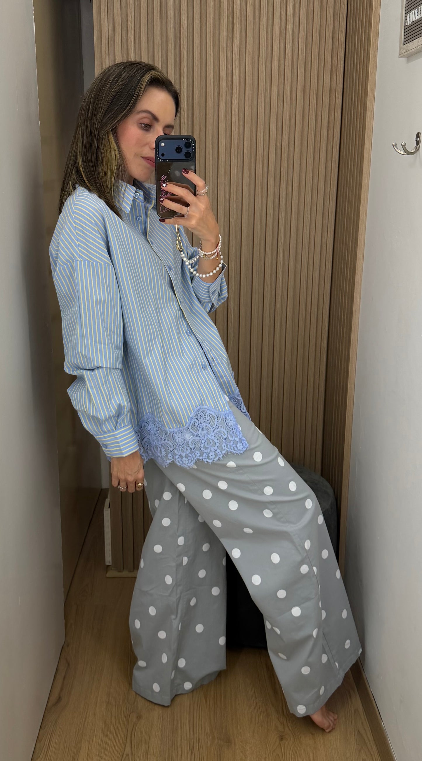 Camisa Azul de Rayas con Encaje