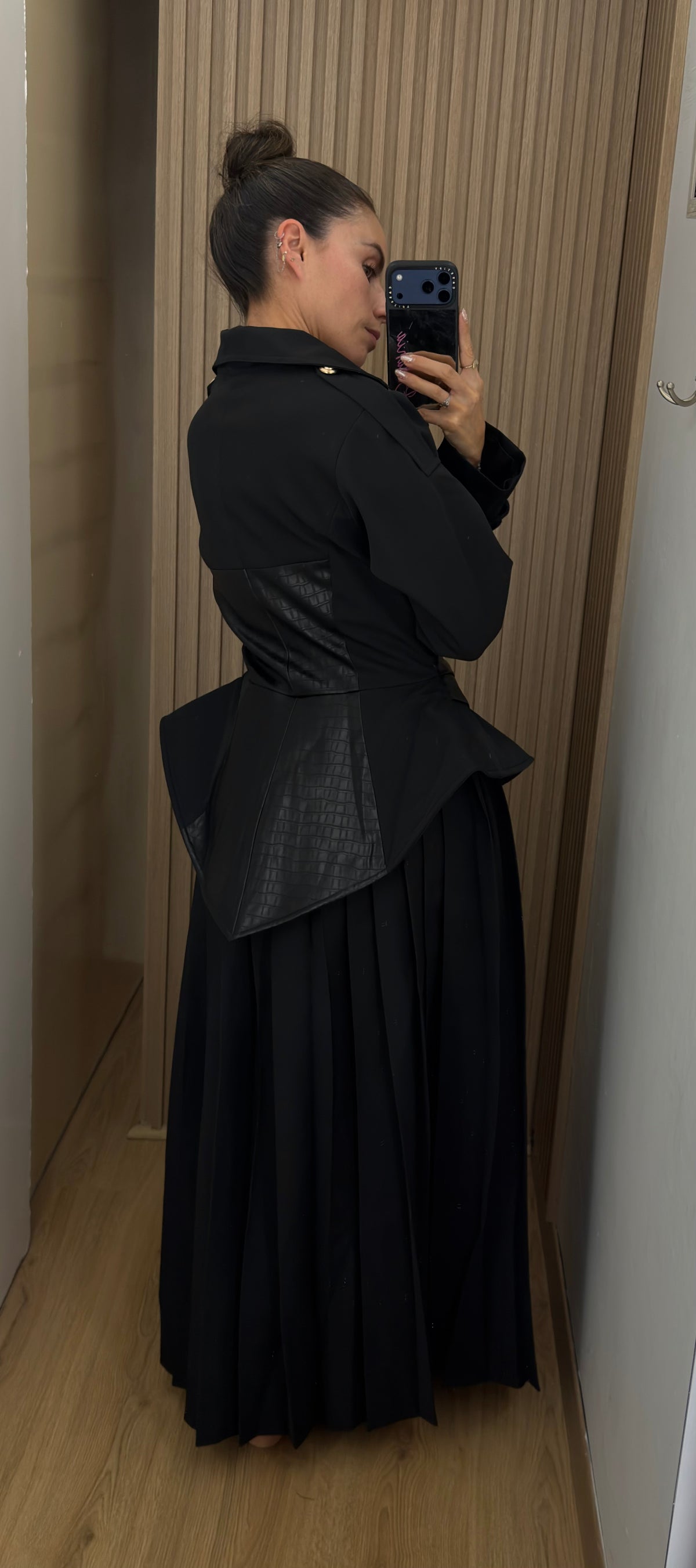 BLACK DRESS STUNNING