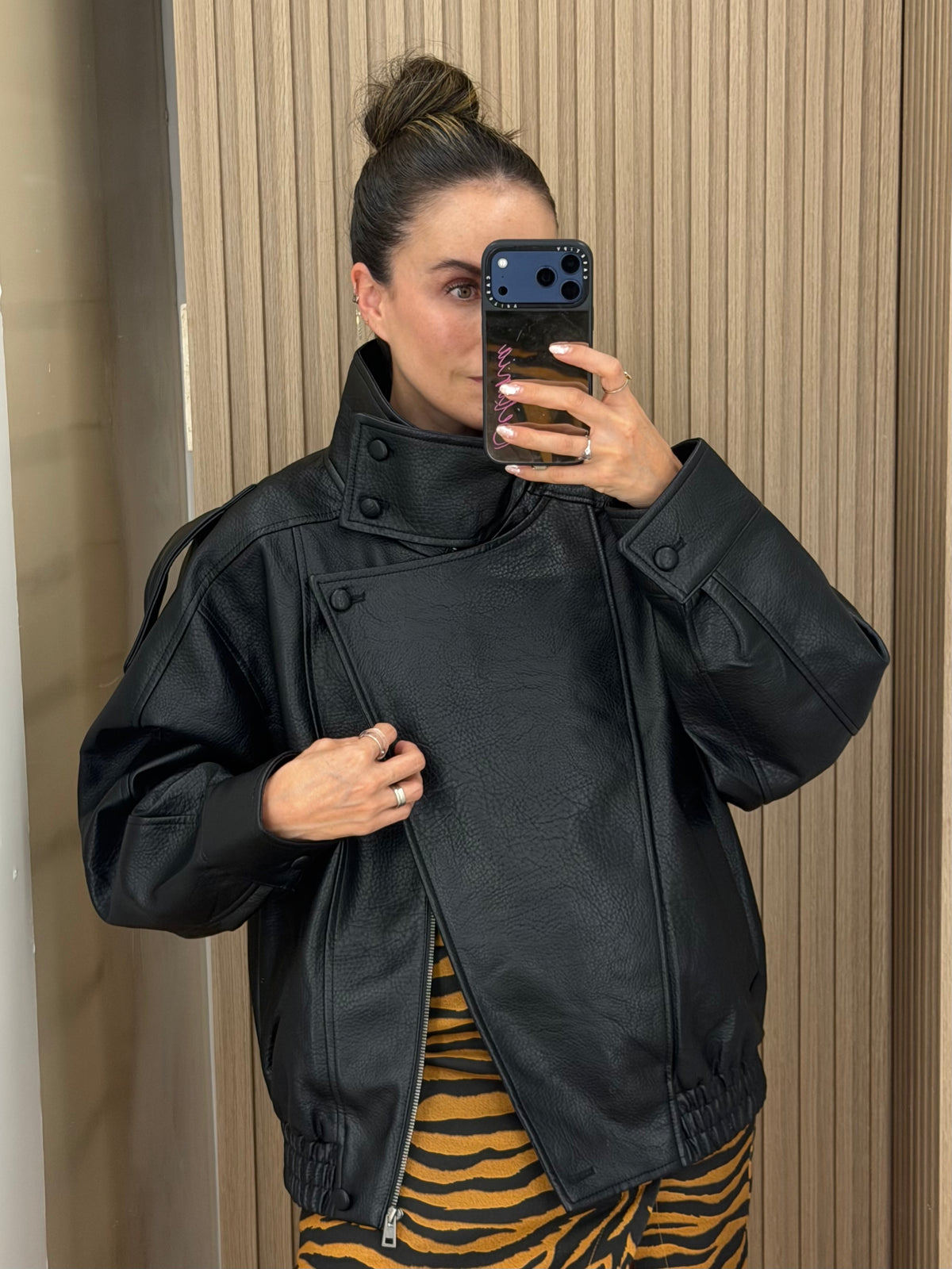 CHILL BLACK JACKET